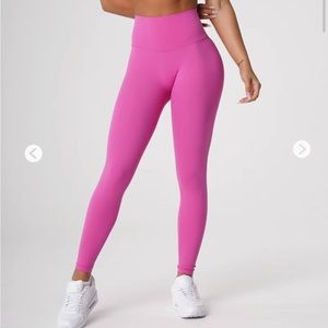 NVGTN signature 2.0 leggings in WILD BERRY SMALL